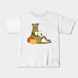 Cute frog reading a book Pumpkin version Kids T-Shirt